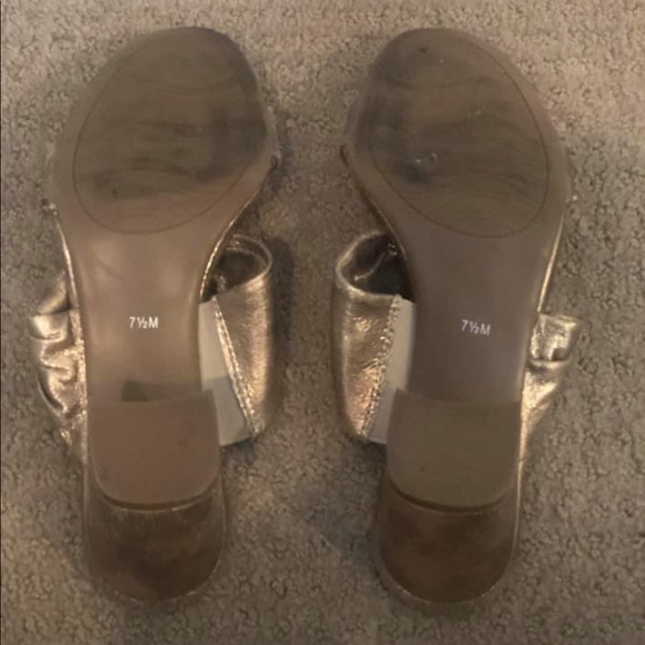 ❤️SOLD❤️ GOLD FOIL STRAPPY SANDAL HEELS - Picture 2 of 2